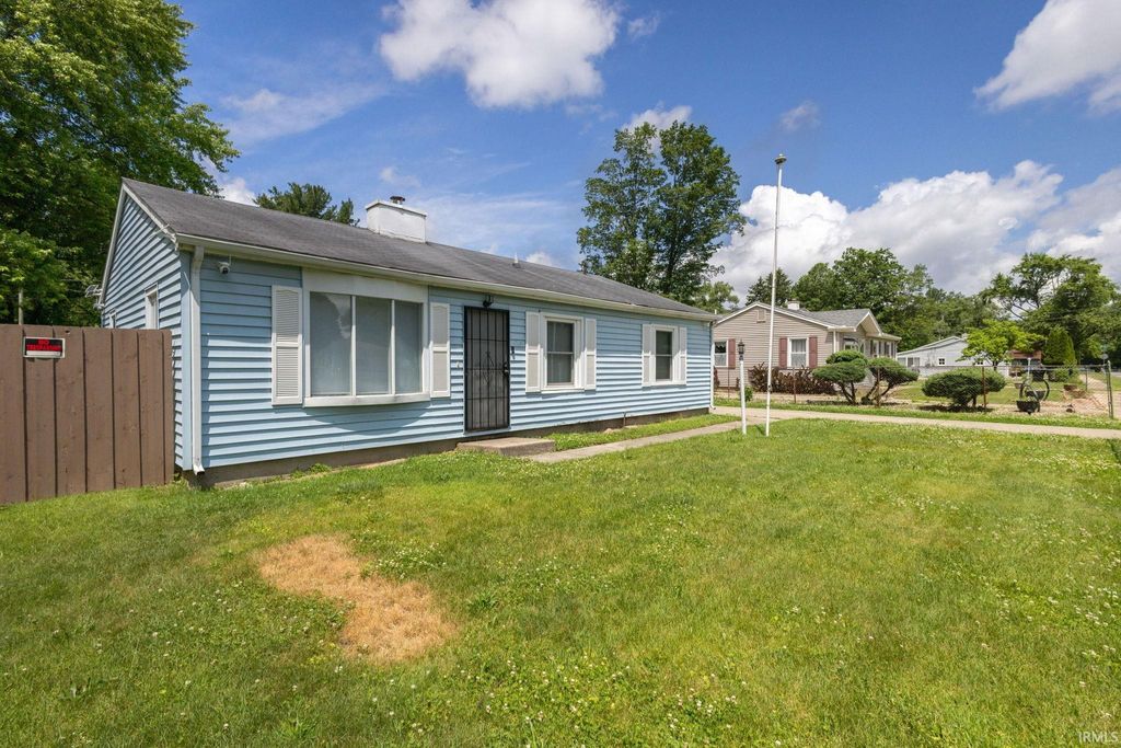 Photo of 2015 N Elmer Street, South Bend, IN 46628 (MLS # 202623805)