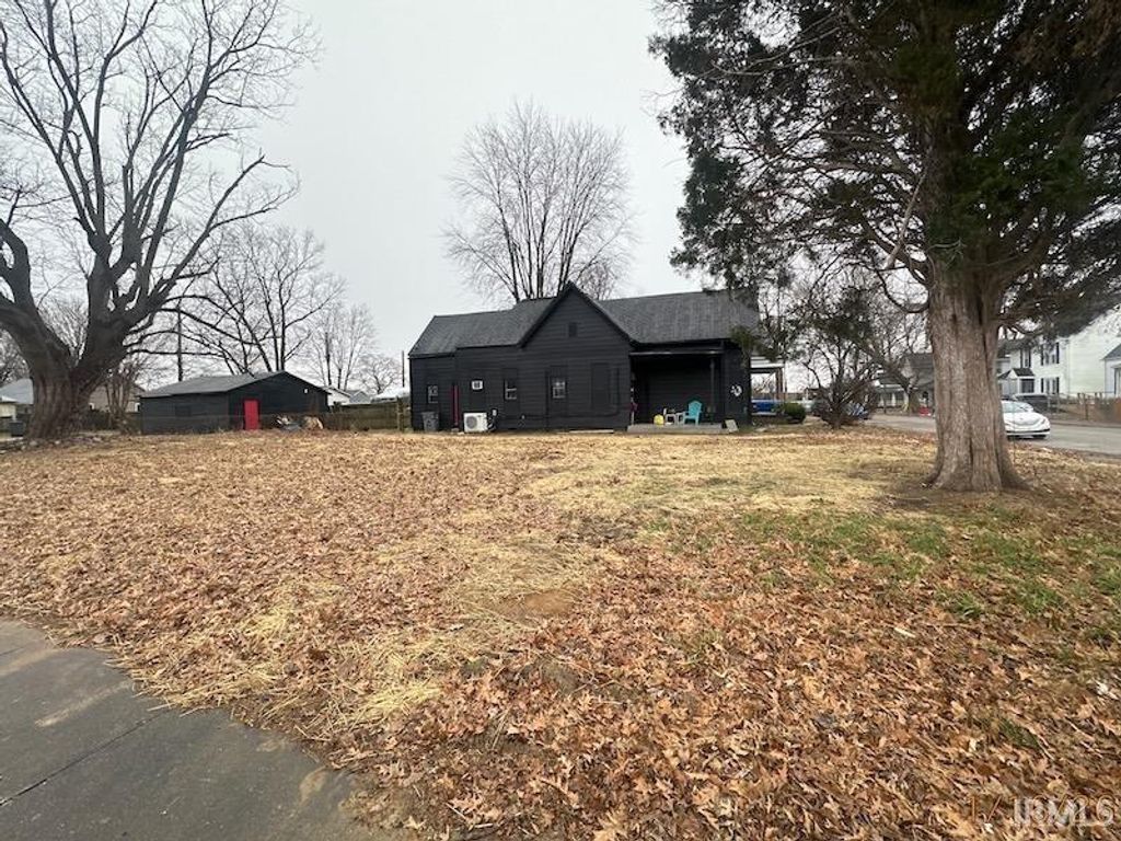Photo of 1602 Delmar Avenue, Evansville, IN 47712 (MLS # 202604158)