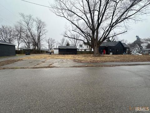 Tiny photo for 1602 Delmar Avenue, Evansville, IN 47712 (MLS # 202604158)