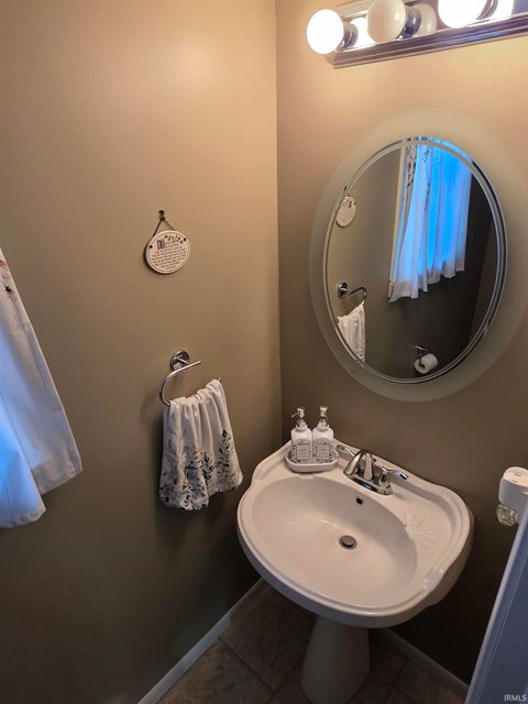 Tiny photo for 3549 S County Road 325, Logansport, IN 46947 (MLS # 202537901)