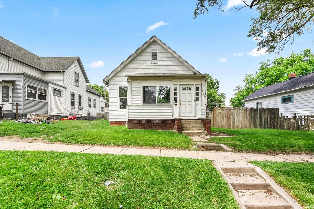 Photo of 1828 mary Street, Fort Wayne, IN 46808 (MLS # 202623509)