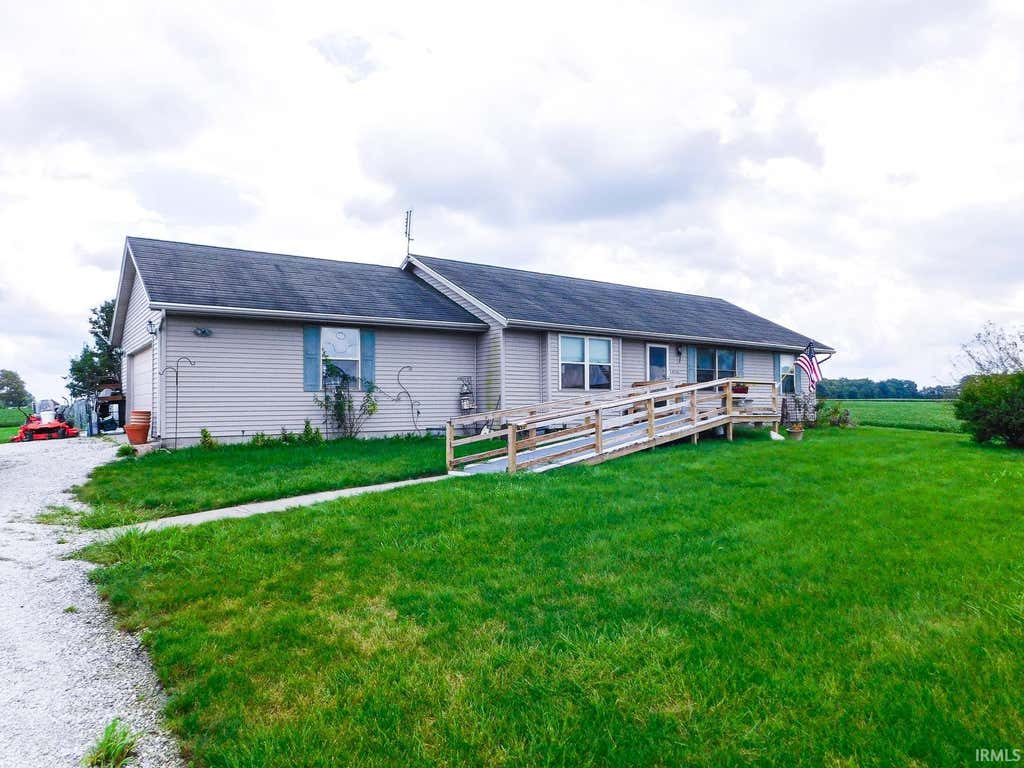 Photo of 4953 N 450 E, Craigville, IN 46731 (MLS # 202633732)