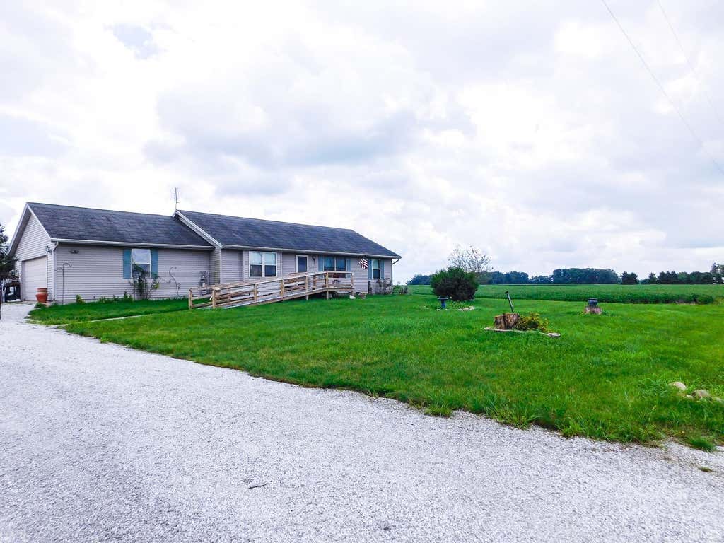 Photo of 4953 N 450 E, Craigville, IN 46731 (MLS # 202633732)