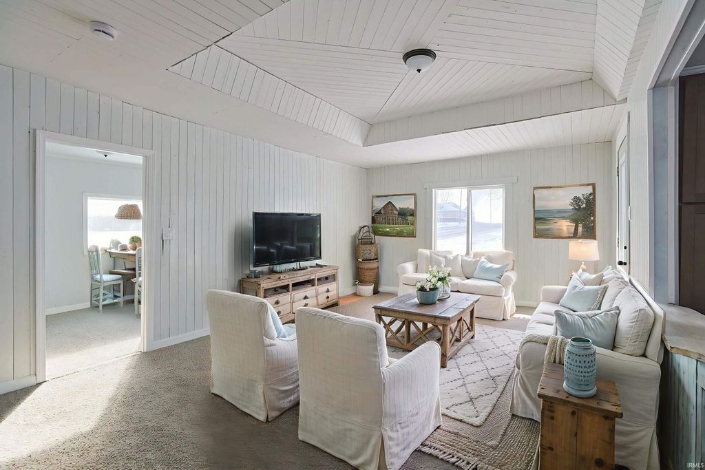 Photo of 18187 Us Highway 6, Syracuse, IN 46567 (MLS # 202605506)