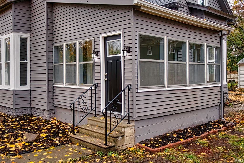 Photo of 27 N Comstock Street, Wabash, IN 46992 (MLS # 202547169)