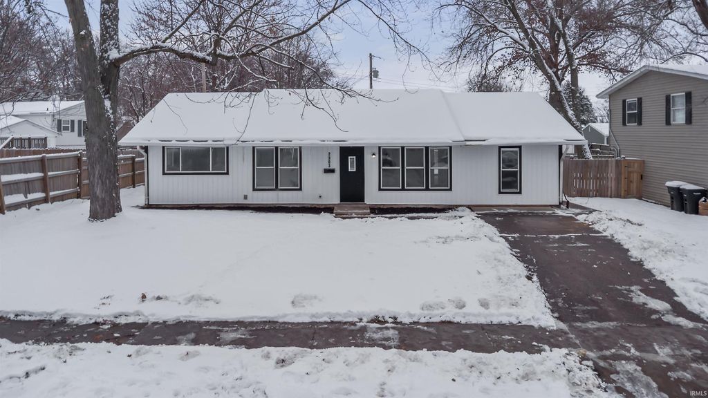 Photo of 2303 Sioux Place, Lafayette, IN 47909 (MLS # 202548052)