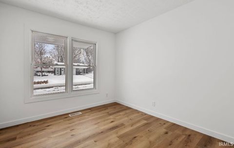 Tiny photo for 2303 Sioux Place, Lafayette, IN 47909 (MLS # 202548052)