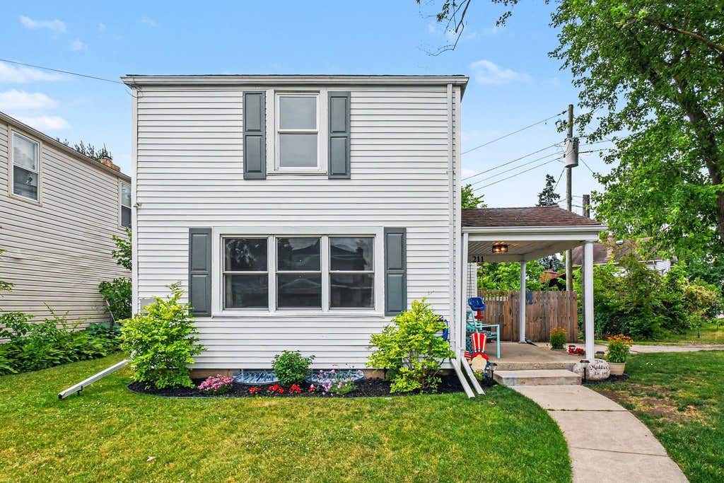 Photo of 211 Marine Avenue, Elkhart, IN 46516 (MLS # 202622075)