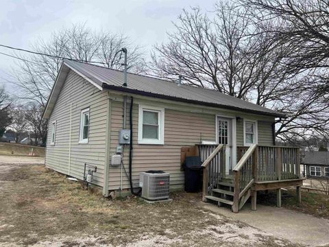 Photo of 407 Elm Street, Huntingburg, IN 47546 (MLS # 202602749)