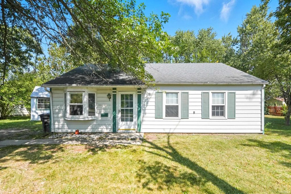 Photo of 225 Dunbar Lane, Fort Wayne, IN 46816 (MLS # 202536674)
