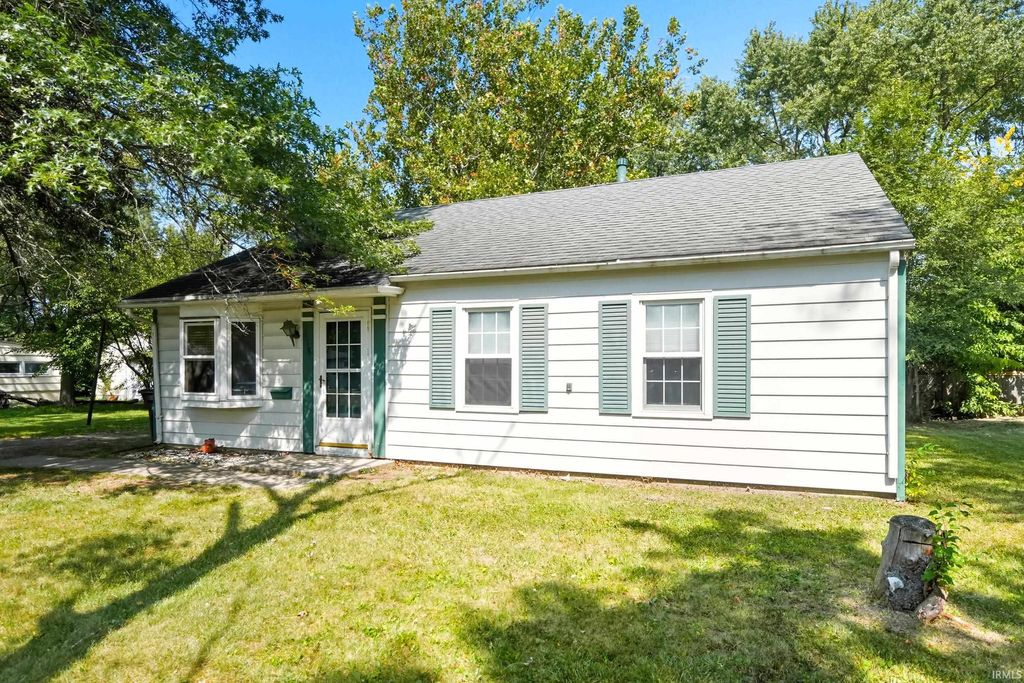 Photo of 225 Dunbar Lane, Fort Wayne, IN 46816 (MLS # 202536674)