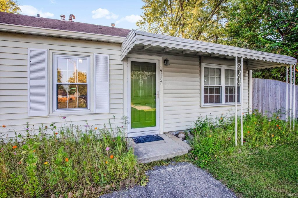 Photo of 1715 N Shortridge Road, Indianapolis, IN 46219 (MLS # 202602880)