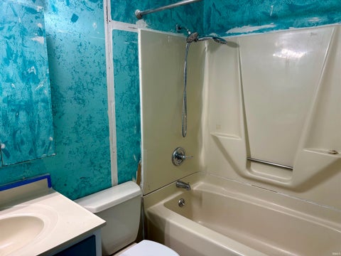 Tiny photo for 1813 N Colony Road, Evansville, IN 47715 (MLS # 202636932)