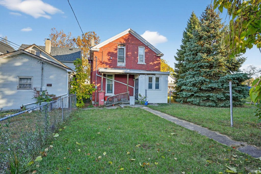 Photo of 920 Madison Street, Fort Wayne, IN 46803 (MLS # 202544078)