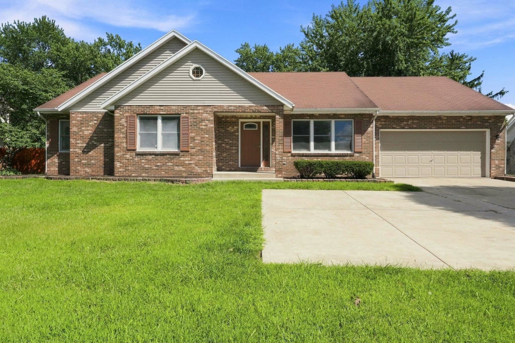 Photo of 402 N Constitution Avenue, Goshen, IN 46526 (MLS # 202634945)