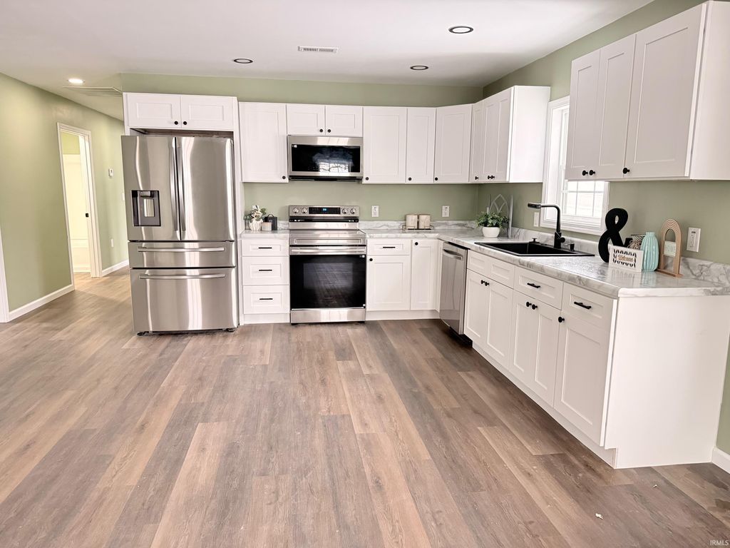 Photo of 812 Dant Boulevard, Bicknell, IN 47512 (MLS # 202547842)