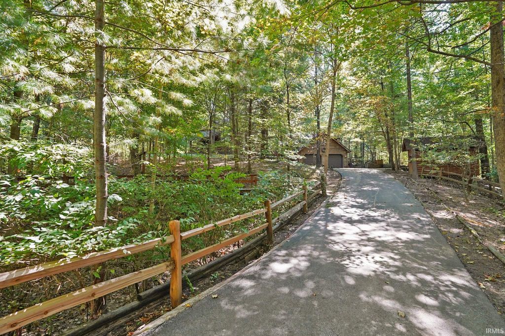 Photo of 7953 Ford Ridge Rd Road, Nashville, IN 46164 (MLS # 202538414)