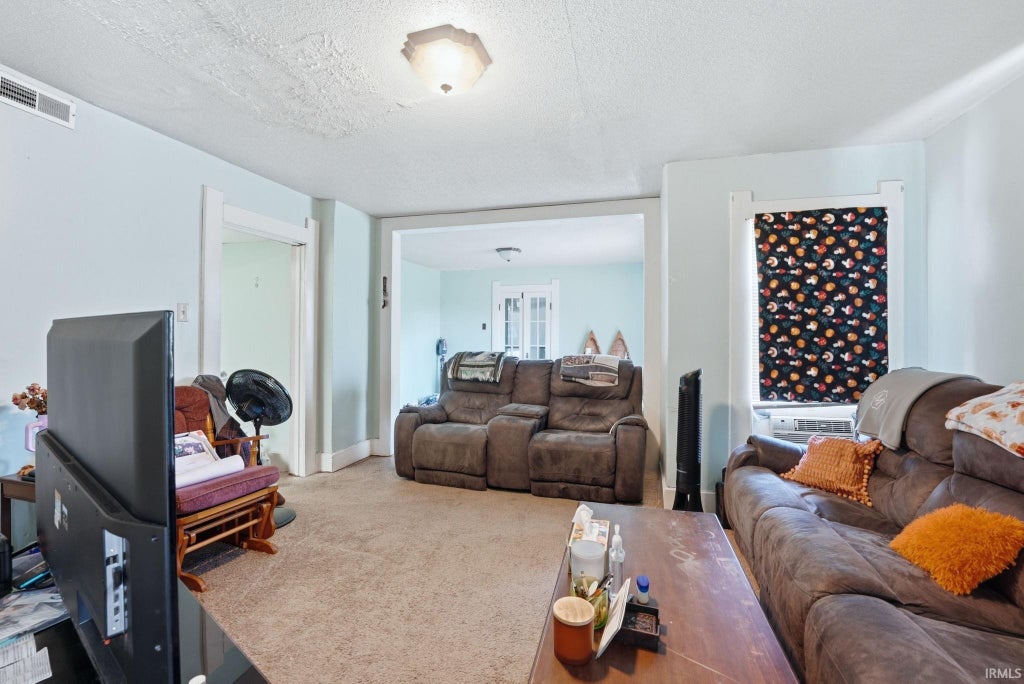 Photo of 920 Warren Street, Huntington, IN 46750 (MLS # 202616653)
