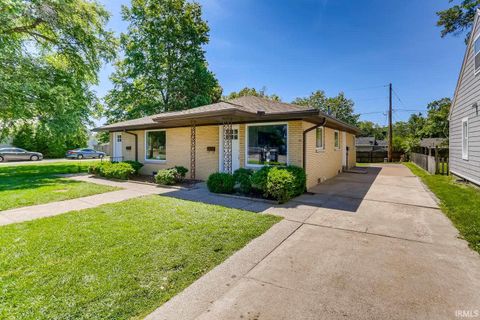 Photo of 2161 Washington Avenue #A, Evansville, IN 47714 (MLS # 202548555)