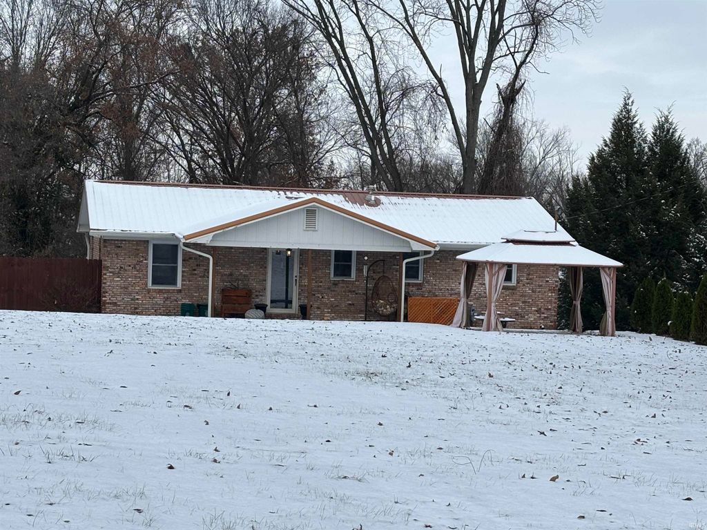 Photo of 2 Pin Oak Drive, Vincennes, IN 47591 (MLS # 202548045)