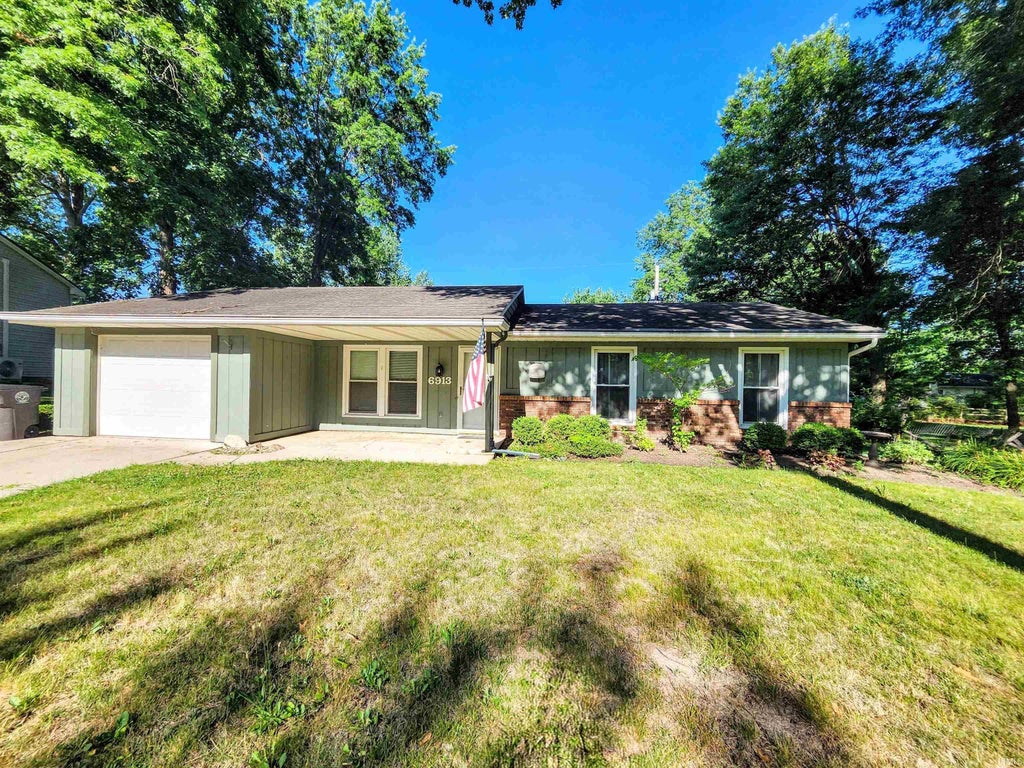 Photo of 6913 Woodtrail Court, Fort Wayne, IN 46835 (MLS # 202627432)