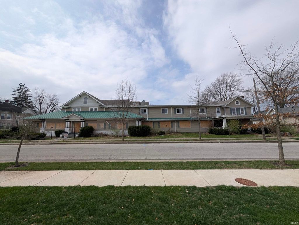 Photo of 2440 Bowser Avenue, Fort Wayne, IN 46803 (MLS # 202611508)
