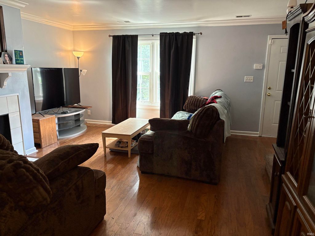 Photo of 1143 Burdette Avenue, Evansville, IN 47714 (MLS # 202622809)