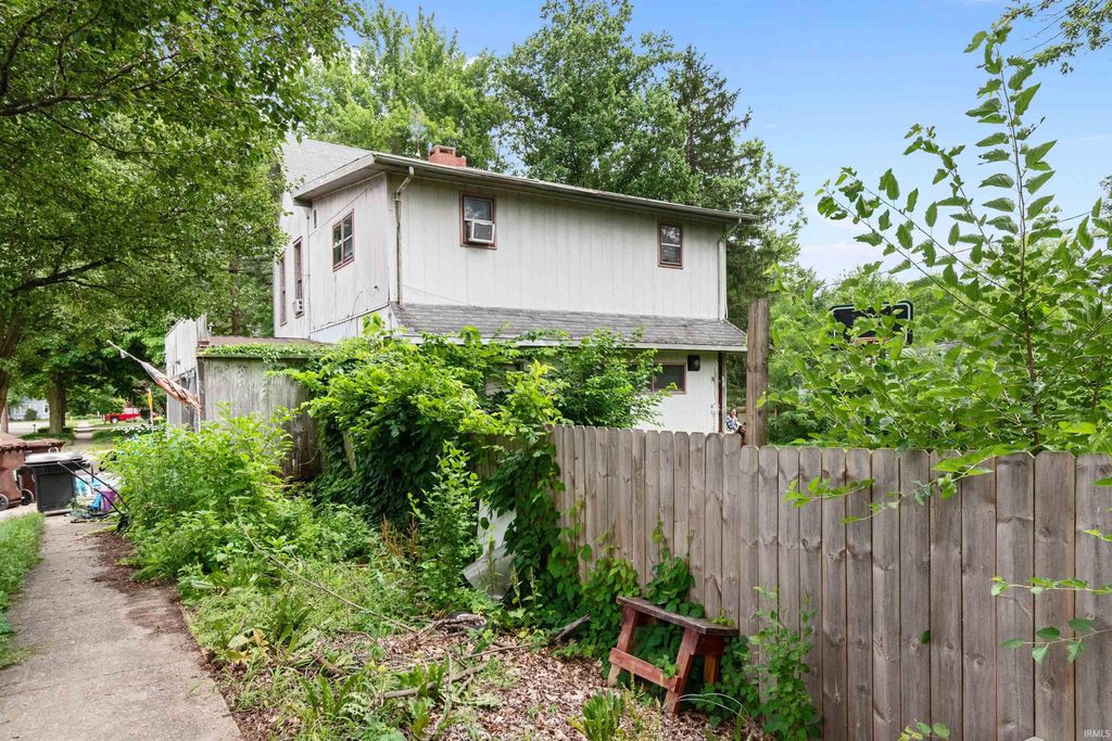 Photo of 202 S Maple Street, North Manchester, IN 46962 (MLS # 202541628)