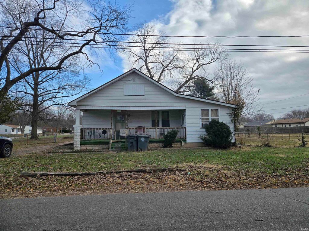 Photo of 3000 S Rotherwood Avenue, Evansville, IN 47714 (MLS # 202549044)