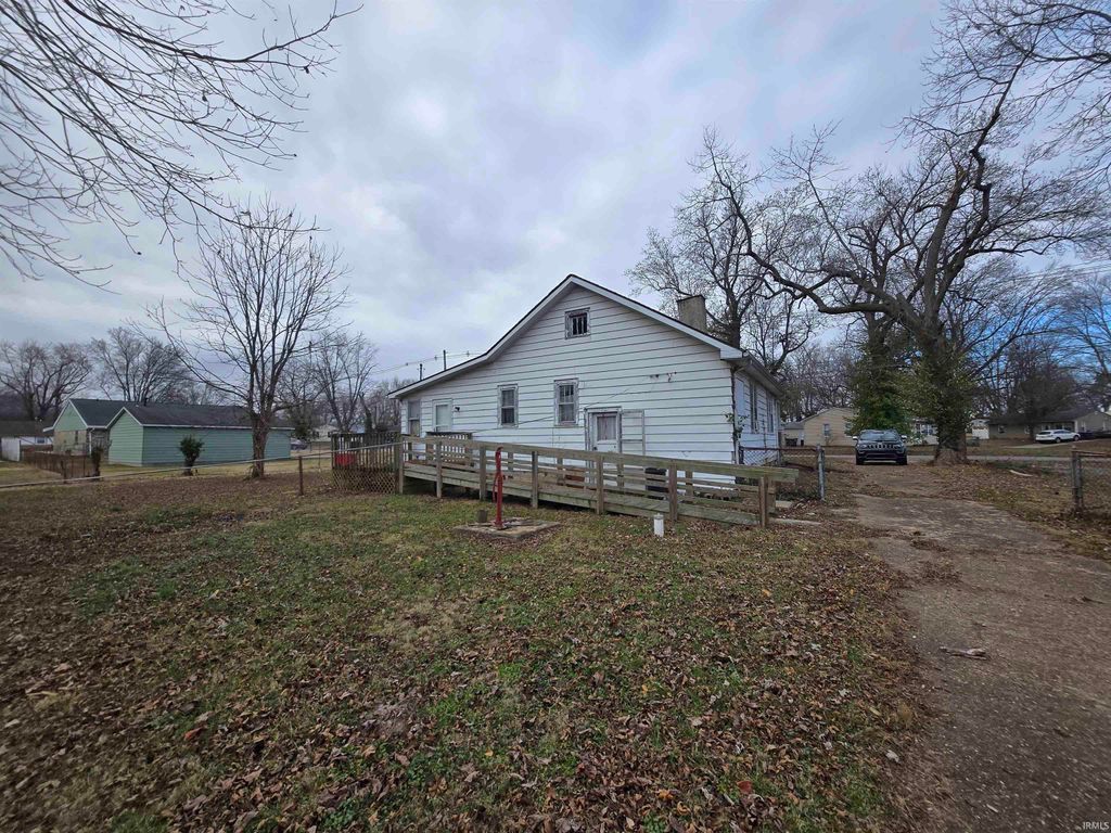 Photo of 3000 S Rotherwood Avenue, Evansville, IN 47714 (MLS # 202549044)