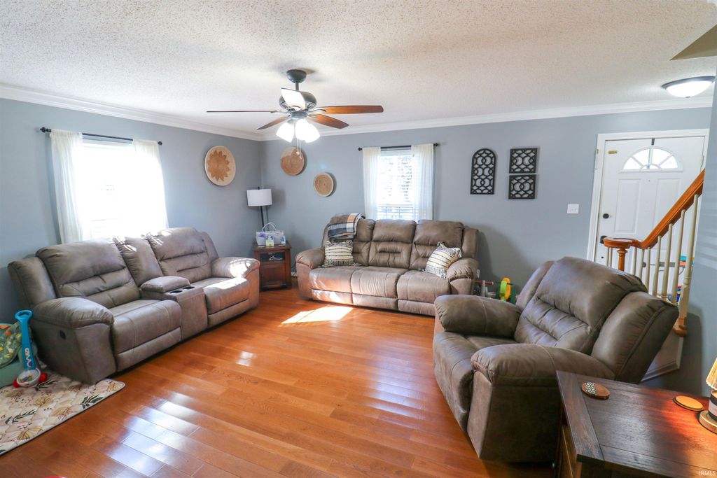 Photo of 218 S VILLA Drive, Evansville, IN 47714 (MLS # 202542695)