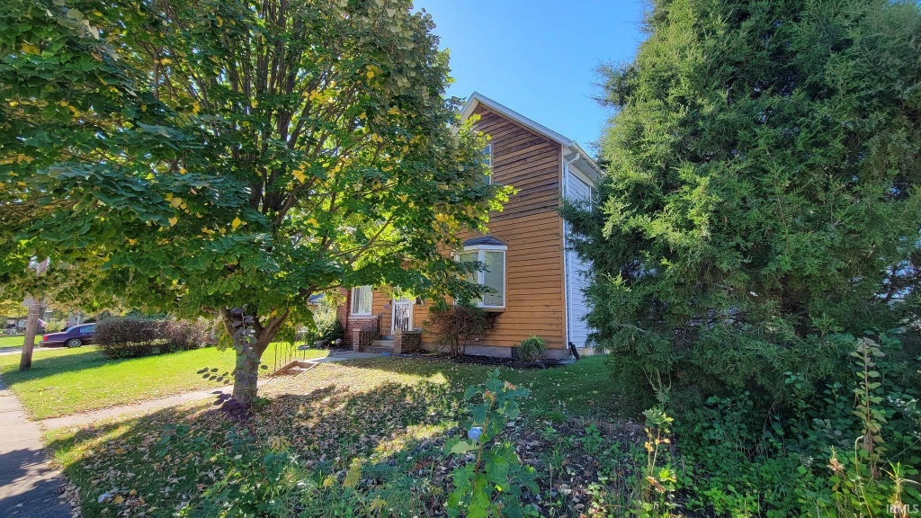 Photo of 1160 Poplar Street, Huntington, IN 46750 (MLS # 202643159)
