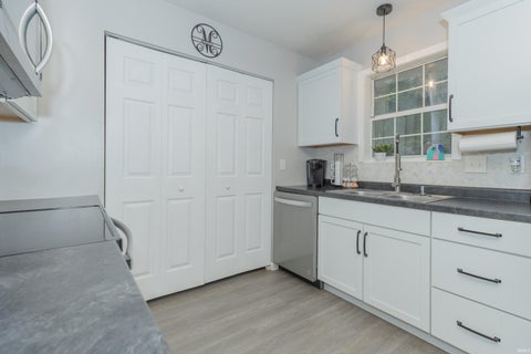 Tiny photo for 6513 Bayard Park Drive, Evansville, IN 47715 (MLS # 202644857)