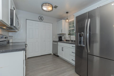 Tiny photo for 6513 Bayard Park Drive, Evansville, IN 47715 (MLS # 202644857)