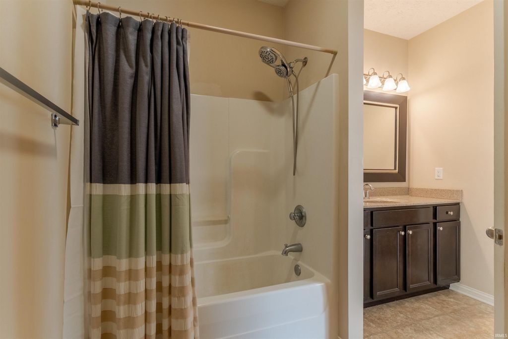 Photo of 909 Criterion Way, Evansville, IN 47711 (MLS # 202602515)