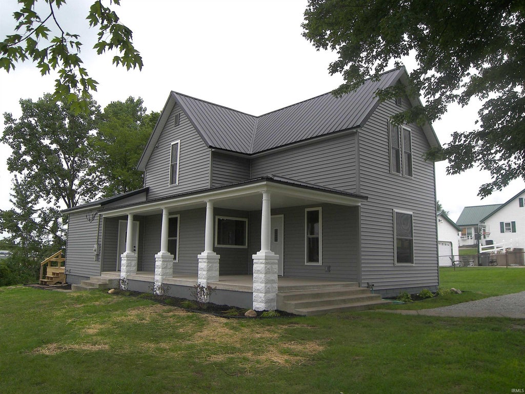 Photo of 204 S Syracuse Webster Road, Syracuse, IN 46567 (MLS # 202633122)
