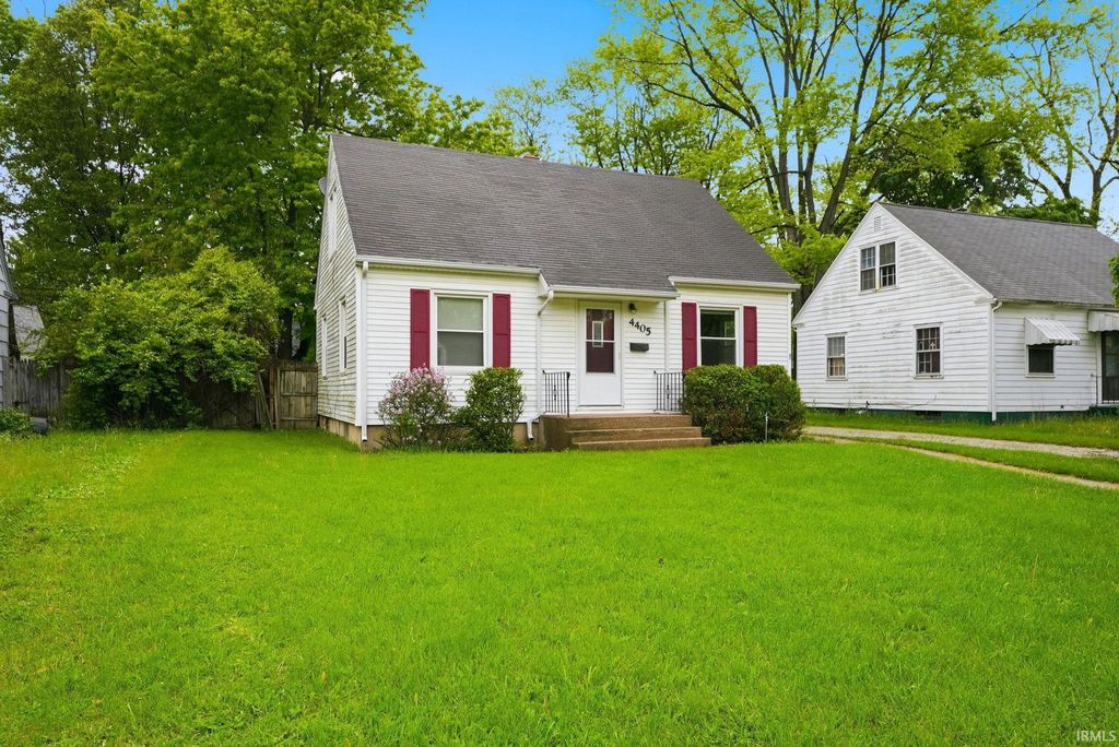 Photo of 4405 Plaza Drive, Fort Wayne, IN 46806 (MLS # 202616522)