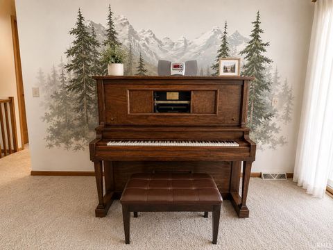 Tiny photo for 10 Green Hills Court, Greentown, IN 46936 (MLS # 202625576)