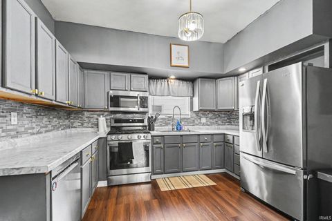 Tiny photo for 115 E 11th Street, Mishawaka, IN 46544 (MLS # 202617555)