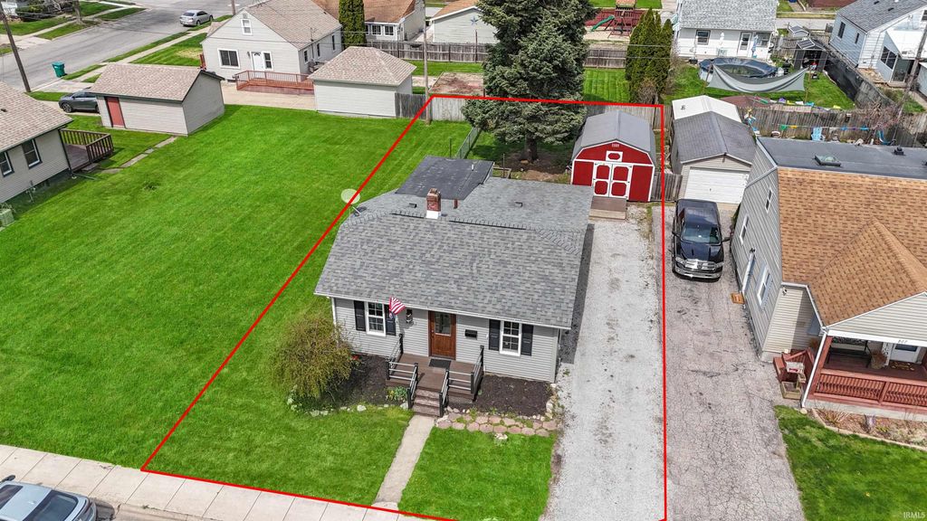 Photo of 805 E Jefferson Avenue, LaPorte, IN 46350 (MLS # 202613710)