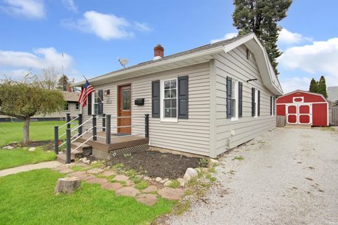 Tiny photo for 805 E Jefferson Avenue, LaPorte, IN 46350 (MLS # 202613710)