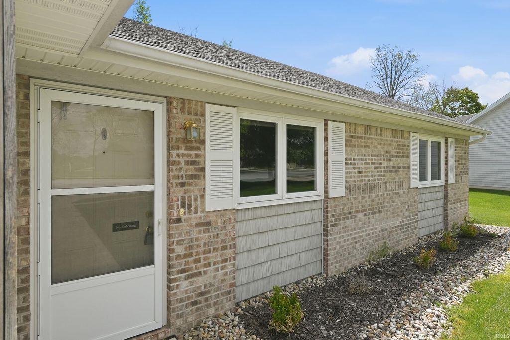 Photo of 816 Katarina Court, Kendallville, IN 46755 (MLS # 202616891)