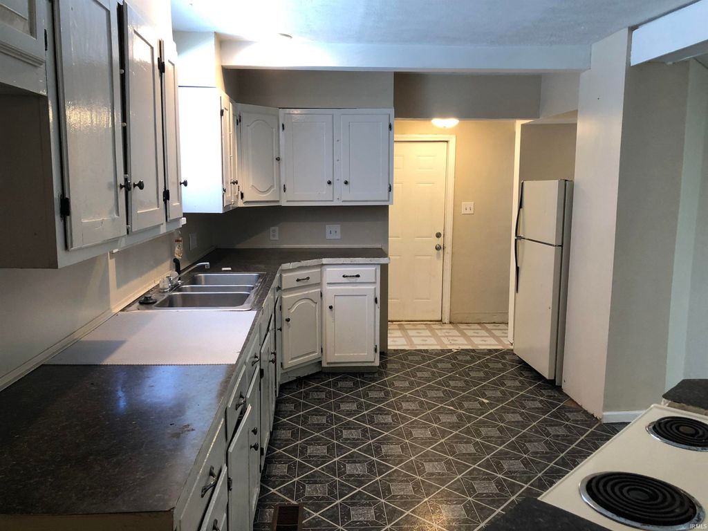 Photo of 1004 W 6th Street, Mishawaka, IN 46544 (MLS # 202609123)