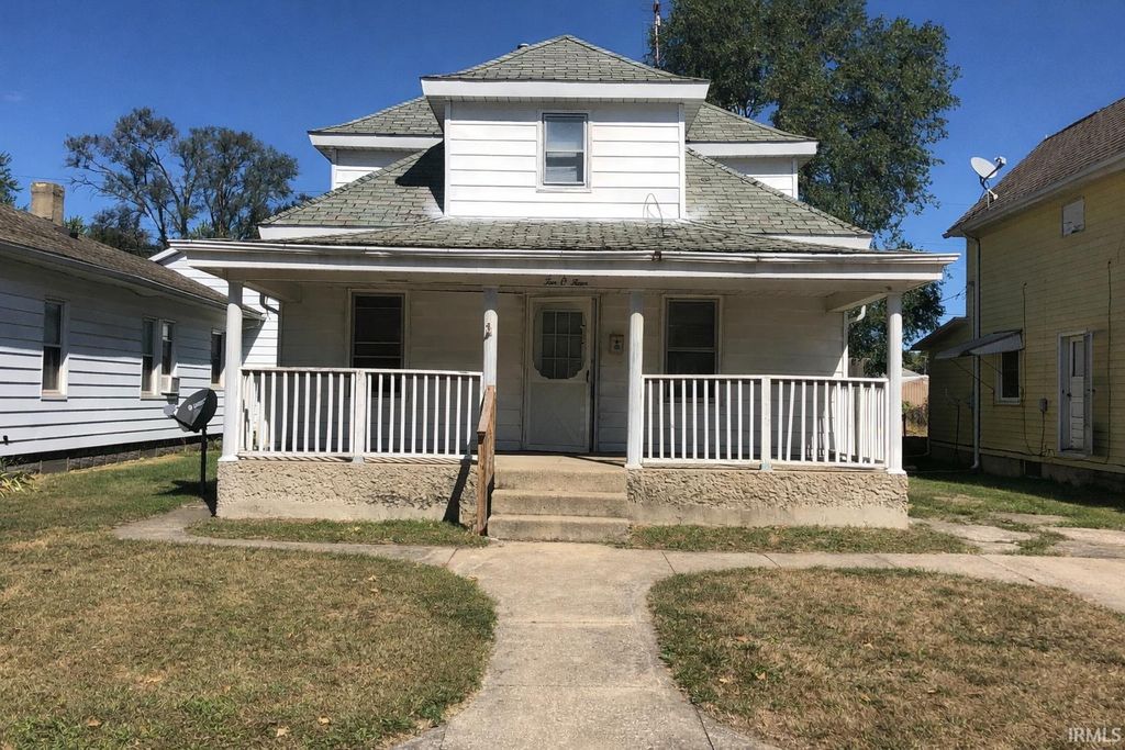 Photo of 1004 W 6th Street, Mishawaka, IN 46544 (MLS # 202609123)