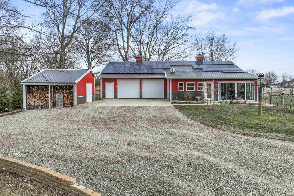 Photo of 1733 N County Road 0 EW, Frankfort, IN 46041 (MLS # 202549655)