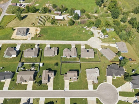 Tiny photo for 1560 Fox Run Court, Spencer, IN 47460 (MLS # 202638851)