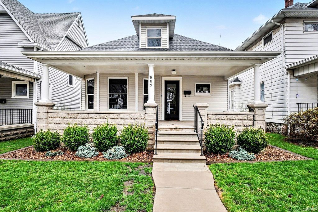 Photo of 809 S 6Th Street, Goshen, IN 46526 (MLS # 202611197)