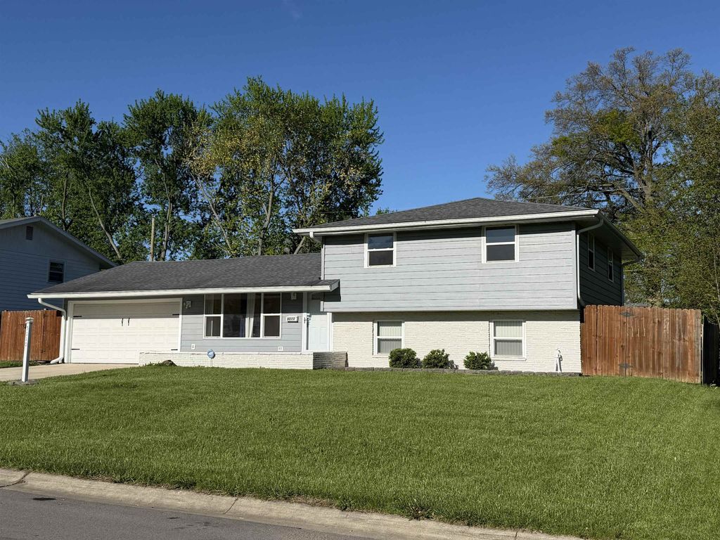 Photo of 5010 Roberta Drive, Fort Wayne, IN 46806 (MLS # 202615704)