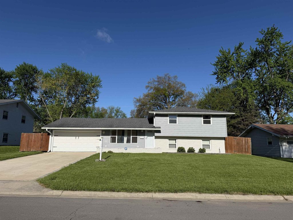 Photo of 5010 Roberta Drive, Fort Wayne, IN 46806 (MLS # 202615704)