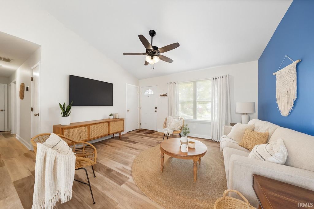 Photo of 1701 Glenmoor Road, Evansville, IN 47715 (MLS # 202546973)